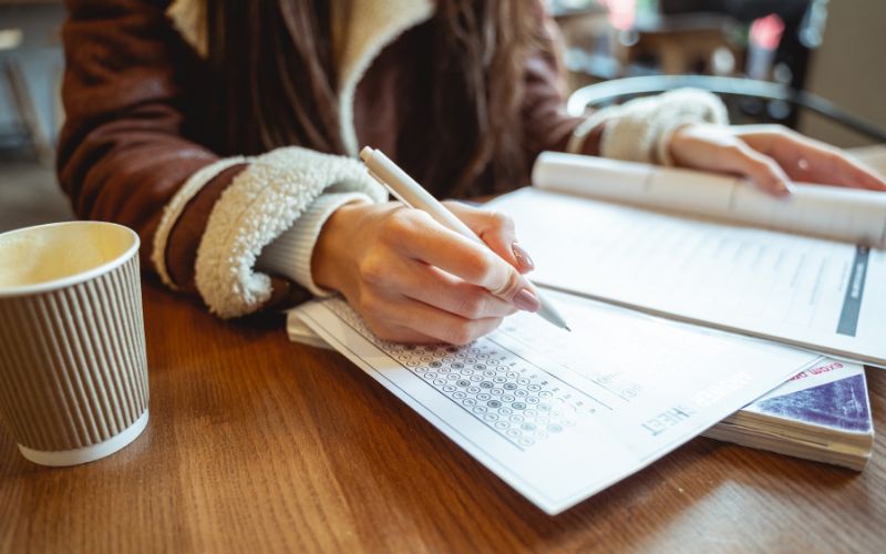 Cách sử dụng và ôn luyện mẫu đề thi VSTEP